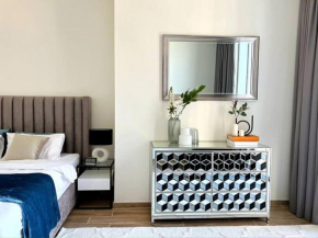 2 BR Sea View Apartment Al Habtoor